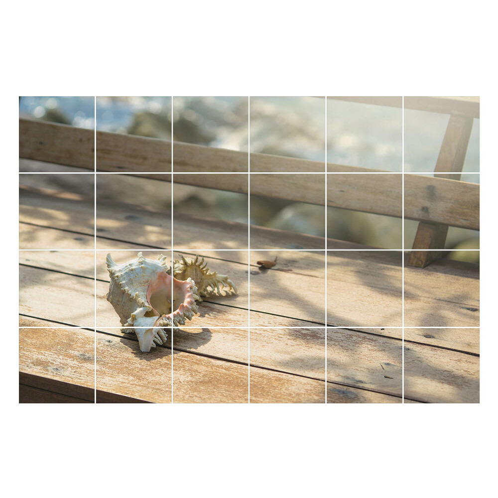 Öntapadós csempe matrica Kagyló egy fából készült háttéren