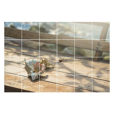 Öntapadós csempe matrica Kagyló egy fából készült háttéren