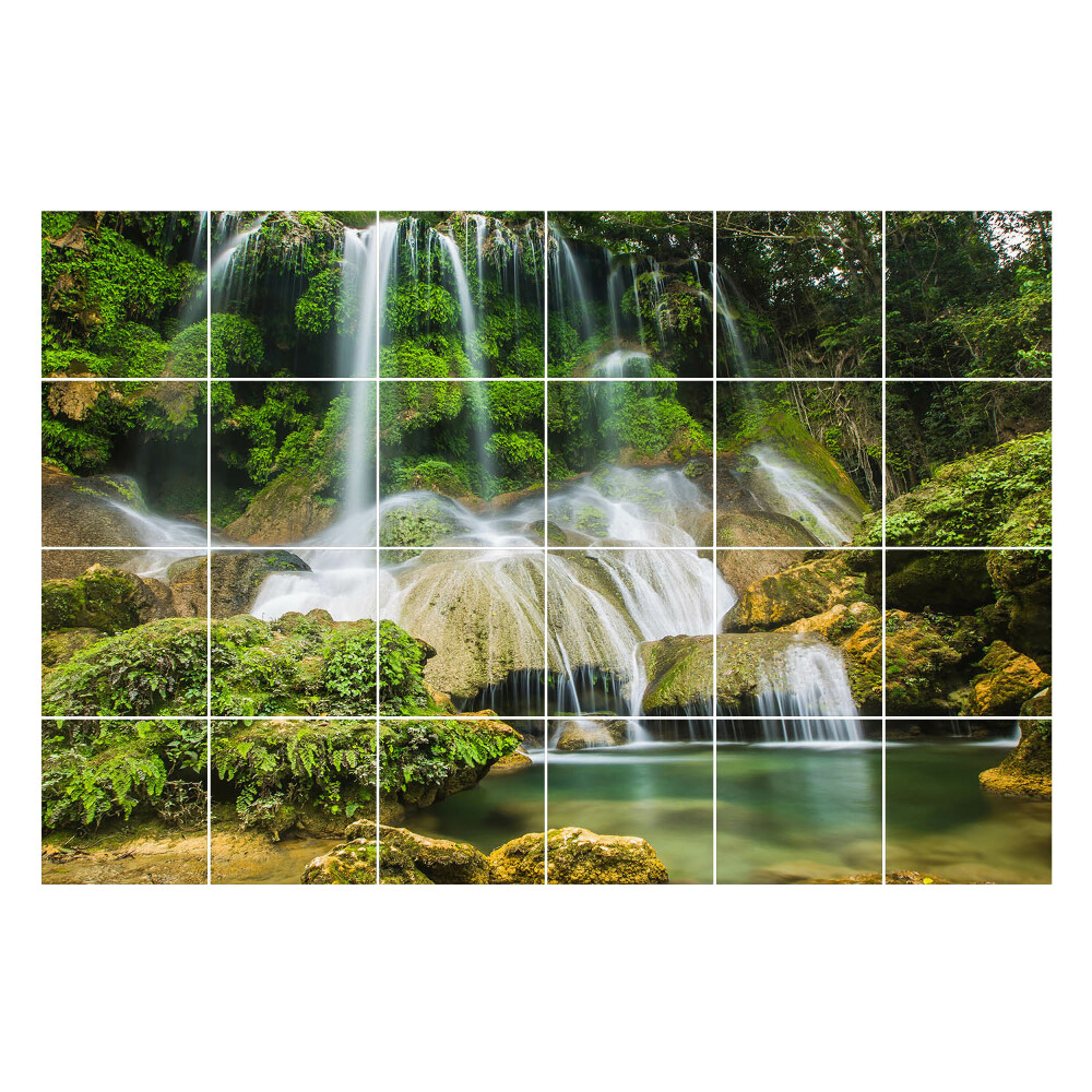 Csempe matrica dekor Vízesés a zöld erdőben
