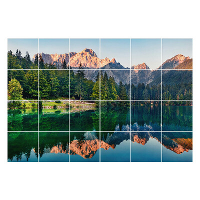 Öntapadós csempe matrica Hegyi táj tükörképével