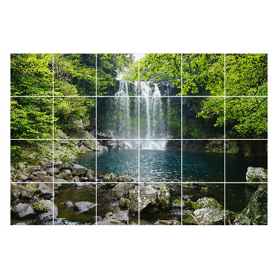 Fali csempe matrica Egy természettel körülvett vízesés