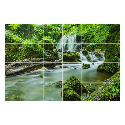Csempe matrica dekor Vízesés a zöld erdőben
