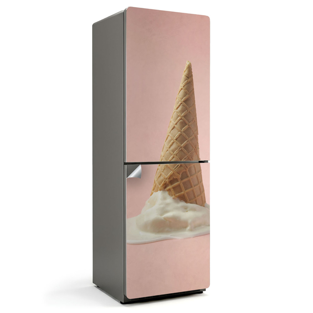 Hűtő matrica Fagylalt gofritölcsérben az asztalon