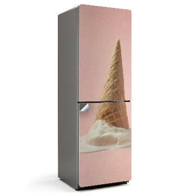 Hűtő matrica Fagylalt gofritölcsérben az asztalon