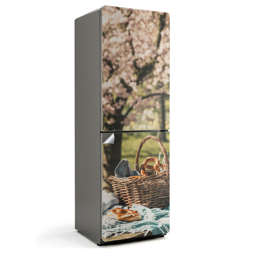 Hűtő matrica Piknikkosár fákkal a háttérben