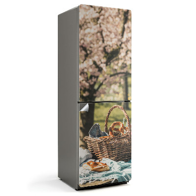 Hűtő matrica Piknikkosár fákkal a háttérben