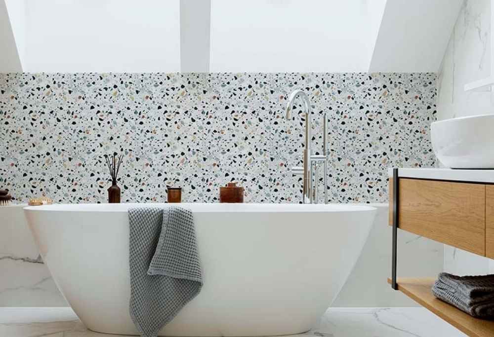 Stílusos fürdőszoba egy óra alatt - matricák csempére és vinil panelekre